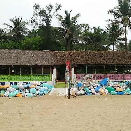 Seashore Garden Beach Resort 칸치푸람 외부 사진