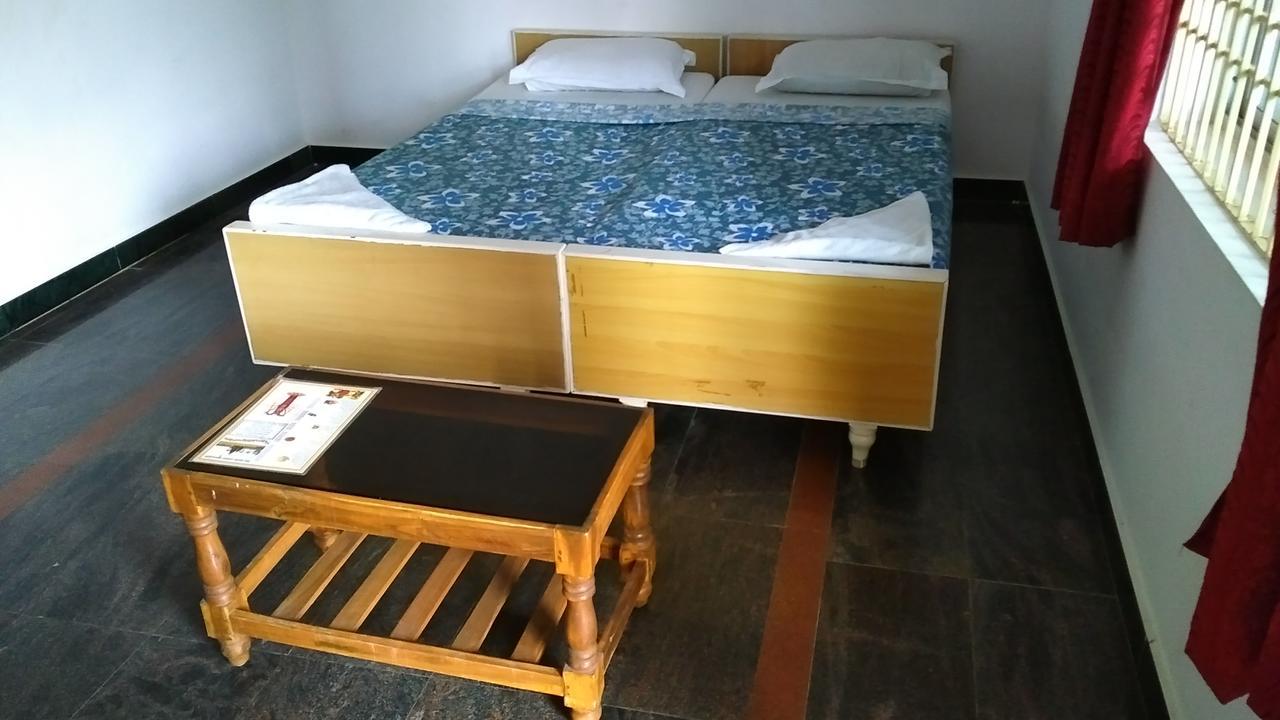 Seashore Garden Beach Resort 칸치푸람 외부 사진